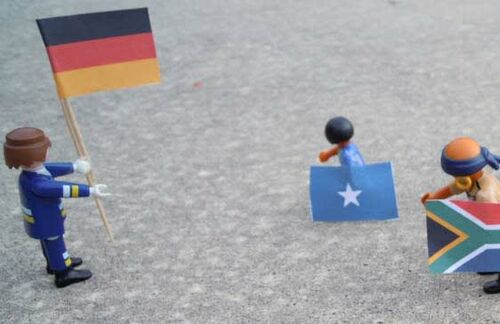 In der Playmobil-Welt empfängt Deutschland die Flüchtlinge mit offenen Armen - Wunschtraum oder Wirklichkeit?