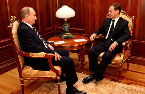 Für den Westen der Böse: Putin im Gespräch mit seinem Nachfolger im Amt des Präsidenten, Dmitri Medwedew
