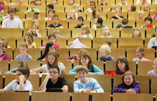 Bei der Kinder-Universität der Goethe-Universität Frankfurt klappt die Verführung zum Selberdenken ohne Probleme. "Echte" Studierende und Wissenschaftler sind allerdings auf ein anderes Lern- und Forschungsumfeld angewiesen.