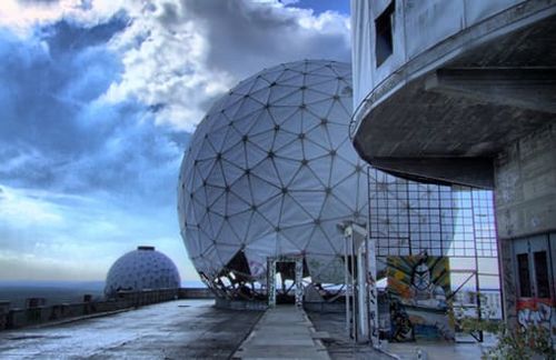 Ehemalige US-Abhörstation auf dem Berliner Teufelsberg. Der NSA-Skandal wurde zum Inbegriff der Bedrohung durch staatliche Überwachung. 