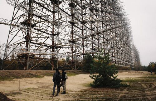 Der Woodpecker "Duga 3" - ein Sendeapparat für Kurzwellensignale - in der Nähe der ukrainischen Stadt Tschernobyl erinnert an Spionage und scheibar längst vergangene Zeiten. Kann uns heute erneut ein Kalter Krieg - sozusagen Version 2.0 - erwarten?