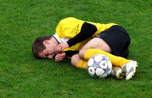 Das "hässliche Foul" gehört fest zum Standard-Repertoire eines jeden Fußball-Kommentators. Was aber macht ein Foul oder gleich ein ganzes Spiel "hässlich", wenn es vielleicht für die gegnerische Mannschaft "schön" ausgeht? 