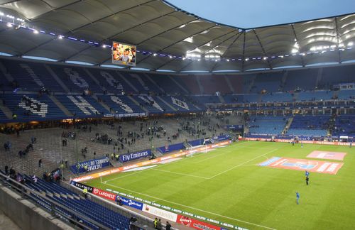 Die vergangene Bundesliga-Saison war besonders für den Hamburger Sportverein ein Drama. Fast drohte der erste Abstieg der Vereinsgeschichte. Was ist schiefgelaufen und wer ist Schuld? Management, Spieler, Trainer oder sogar die Fans? Einen Teil dieser Frage möchte Gmehling mit seinem Forschungsprojekt beantworten.