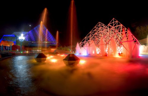 Ein Ort, der zu wilden Gedankenspielen und phantastischen Reisen einlädt: "Imagination!", ein Pavilion auf der Westseite des Abenteuerparks "Future World" im Walt Disney Park in Lake Buena Vista, Florida. So lässt sich mit Imagination heute auch noch Geld verdienen.