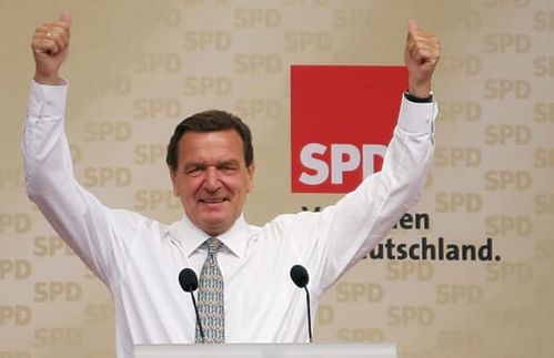 Gerhard Schröder - vom siebten Bundeskanzler zum Aufsichtsratsvorsitzenden der Nord Stream AG, die zu 51 Prozent dem russischen Gasriesen Gazprom gehört, und Lobbyisten. Nach dem Wahlsieg Merkels verabschiedete er sich vom politischen Parkett. Für seinen Vorsitz im Aktionärsausschuss der Nord Stream AG soll er jährlich mit 250.000€ entlohnt werden. Trotz gut bezahltem Posten in der Wirtschaft tritt Schröder immer wieder als politischer Kommentator in Erscheinung. Zuletzt wurde er durch Russland-freundliche Äußerungen immer wieder auch als "Russland-Versteher" bezeichnet. 