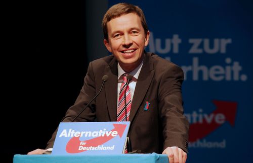 Gelb war für viele Liberale und Konservative in Deutschland eine Farbe der Tradition. Doch mit dem Abrutschen der FDP in die scheinbar politische Bedeutungslosigkeit, musste sich der geneigte Wähler eine neue Farbe suchen. "Hellblau" hat es in die engere Auswahl geschafft. Unter Parteivorstand Bernd Lucke erstarkte die "Alternative für Deutschland" in den letzten zwei Jahren als Auffangbecken für enttäuschte FDP- und CDU-Wähler. Lucke, 1962 in Berlin geboren und beurlaubter Professor für Makroökonomie, war maßgeblich an der Parteigründung beteiligt und ist seit 2014 Abgeordneter im Europaparlament. Ob sich ihre Wähler zu einer stabilen Position der Mitte zusammenfinden, vielleicht zu einer neuen Tradition werden, ist noch längst nicht deutlich, urteilt Hans Ulrich Gumbrecht.