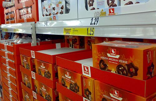 Lebkuchen, Dominosteine, Zimtsterne, Christstollen. In den Supermärkten beginnt die Weihnachtszeit in Kalenderwoche 35. Die Kunden wollen das so, argumentiert der deutsche Handelsverband. Dieses Foto wurde übrigens an einem 4. September aufgenommen. 