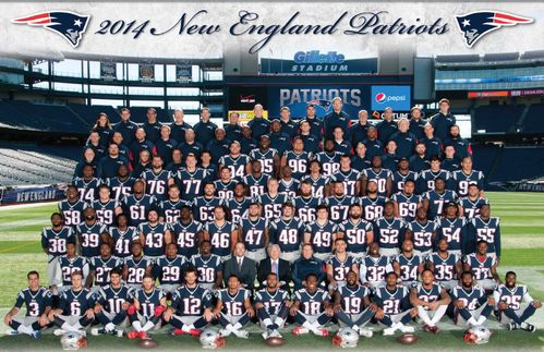 Anwärter Nummer 2: Die New England Patriots. In den amerikanischen Ligen starteten die "Pats" aus Massachusetts bereits 1960. Nachdem sie ihre ersten beiden Super Bowls, 1985 gegen die Chicago Bears und 1996 gegen die Green Bay Packers, verloren hatten, gewannen sie den Super Bowl in den Jahren 2001 gegen die St. Louis Rams, 2003 gegen die Carolina Panthers und 2004 gegen die Philadelphia Eagles. Sie waren damit nach den Dallas Cowboys die zweite Mannschaft in der Geschichte der NFL, die drei Super Bowls in vier Jahren gewinnen konnte.