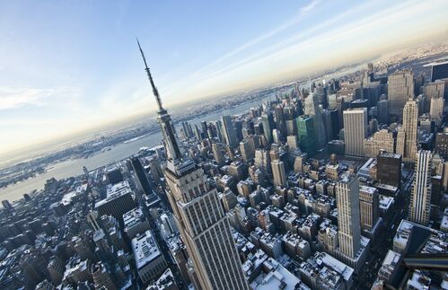 1. Mai 1931: Das Empire State Building in New York City wird von US-Präsident Herbert C. Hoover eröffnet. Es löst das Chrysler Building als höchstes Gebäude der Welt ab, ein Status, den es erst 1972 durch das World Trade Center wieder verliert.