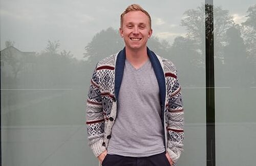 Lars Hagenlocher, BA CCM, 1. Semester: Der amtierende Erstsemestersprecher Lars Hagenlocher betont, wie wichtig positive Resonanz für soziales Engagement ist. Diese Erkenntnis leitet er aus seiner aktiven Zeit als Fußballschiedsrichter und Jugendtrainer ab. Zeit ist schließlich knapp und nur, wenn gute Arbeit entsprechend wertgeschätzt wird, bleibt das Ehrenamt auch in Zukunft attraktiv, resümiert er. Lars Hagenlocher, BA CCM, 1. Semester: Der amtierende Erstsemestersprecher Lars Hagenlocher betont, wie wichtig positive Resonanz für soziales Engagement ist. Diese Erkenntnis leitet er aus seiner aktiven Zeit als Fußballschiedsrichter und Jugendtrainer ab. Zeit ist schließlich knapp und nur, wenn gute Arbeit entsprechend wertgeschätzt wird, bleibt das Ehrenamt auch in Zukunft attraktiv, resümiert er.