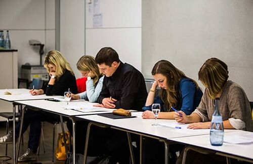 Lehrer drücken die Schulbank. Fortbildung an der ZU 2014.