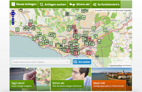 Zugegeben: Facebook, Instagram und Co. sehen vielleicht ansprechender aus, doch trotzdem ist die Friedrichshafener Ideenplattform „sags-doch.de“ ein ideales Beispiel für einen gelungenen Verwaltungsauftritt im Netz. Auf der Homepage oder in der dazugehörigen App können Bürger ganz einfach alles an die Stadtverwaltung melden, worüber sie im Alltag stolpern. Innerhalb von maximal zehn Tagen liefert die Stadt die passende Antwort aufs Anliegen und hat in etlichen Fällen die betreffenden Probleme schon gelöst. Damit blickt die Stadt auf eine kleine Erfolgsgeschichte: Weit über 2000 Probleme wurden seit Start der Plattform im Herbst 2011 gelöst und Straßenlaternen repariert, Baustellen beseitigt, Spielplätze saniert oder sogar neue Bushaltestellen geschaffen.