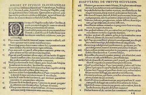 Disputatio pro declaratione virtutis indulgentiarum – die 95 Thesen im Original. Am 31. Oktober 1517 soll der gebürtige Eislebener Martin Luther damit gegen Missbräuche beim Ablass und besonders gegen den geschäftsmäßigen Handel mit Ablassbriefen gewettert haben. Dabei griff Luther sogar den Papst persönlich an und kritisierte den Bau des Petersdoms aus den finanziellen Gewinnen durch den Ablasshandel. Die Reformation förderte die Entwicklung eines Menschenbildes, das auf einem neuen christlichen Freiheitsbegriff beruhte. Dabei rückten die Ausbildung der Eigenverantwortlichkeit und die Gewissensentscheidung des Einzelnen in den Mittelpunkt. Kaum ein Lebensbereich blieb von der Reformation unberührt. Am 31. Oktober 2017 jährt sich der Thesenanschlag zum 500. Mal – doch bereits seit 2008 geht dem eigentlichen Jubiläum die Lutherdekade voran. In Zusammenarbeit mit Organisationen aus den Bereichen Staat, Kultur, Tourismus und Kirche sollen Themen der Reformation und der Gegenwart verbunden und international Anregungen gesetzt werden. Das Jubiläum soll nach Aussage der Evangelischen Kirche in Deutschland vor allem von Offenheit, Freiheit und Ökumene geprägt sein.