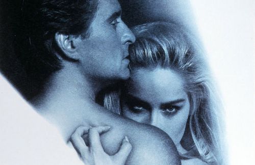 Der erste Teil einer Legende, das Sequel ein Totalschaden: Für die bekannte Internetplattform Filmstarts ist „Basic Instinct 2“ aus dem Jahr 2006 die schlechteste Filmfortsetzung aller Zeiten. Über Jahre bekniete Hollywood Michael Douglas und Sharon Stone, ihren Megaerfolg „Basic Instinct“ aus dem Jahr 1992 fortzusetzen. Doch je mehr Zeit ins Land zog, desto unangenehmer wurde das Vorhaben. Douglas verweigerte seine Mitarbeit, doch Sharon Stone brauchte 2006 dringend einen Hit, ließ sich operativ in Form bringen und gab noch einmal das Biest Catherine Tramell. Das Fazit des Online-Dienstes: „Ein komatös spielender David Morrissey als Michael-Douglas-Ersatz war für die damals 48-jährige Stone kein ernstzunehmender Partner, sie selbst verkommt dazu noch zu einer Karikatur.“