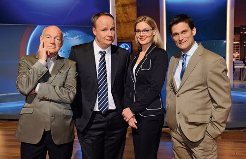 Seit 2009 zählen Moderator Oliver Welke und sein Team der „heute-show“ zu den Quotenkönigen im deutschen Fernsehen. Bis zu 25 Prozent Marktanteil, ausgezeichnet mit dem Grimme-Preis und dem Bambi. Doch nicht nur im linearen Fernsehen generiert die Sendung ungebrochen hohe Einschaltzahlen – sie ist obendrein der größte Erfolg, den die ZDFmediathek zu bieten hat. Laut Angaben des ZDF ist der Jahresrückblick der Satirenachrichten des meistgeklickte Video innerhalb der ZDFmediathek. Rund 903.000 Mal wurde die Folge gesichtet. Mit der „heute-show“-Ausgabe vom 29. September 2017 holt sich Oliver Welke auch Silber. Damit nicht genug: Mit durchschnittlich etwa 783.000 Abrufen ist die „heute-show“ zudem das Unterhaltungsformat mit dem höchsten Folgenschnitt in der ZDFmediathek.