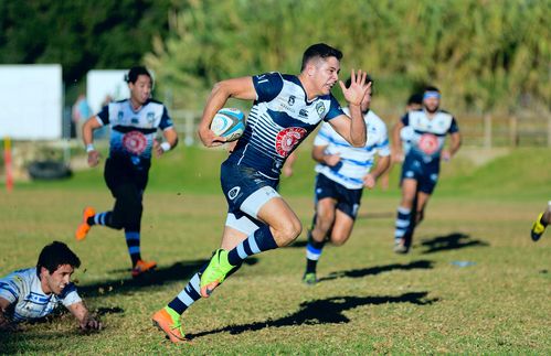 Eine Partie Rugby wird in der Regel mit 15 Spielern pro Team bestritten und dauert 80 Minuten – unterteilt in zwei gleichlange Halbzeiten. Ziel des Spiels ist es, mit Hilfe des eigenen Körpers die Vorteilslinie zu überqueren und somit mehr Punkte als der Gegner zu erzielen. Zum Erzielen von Punkten ist es den Spielern erlaubt, den Ball zu passen (nur nach hinten), mit dem Ball zu laufen oder diesen zu kicken. Die Verteidiger hingegen haben die Möglichkeit, diese Versuche durch körperliche Angriffe, sogenannte Tacklings, zu verhindern. Um die Gesundheit der Spieler zu schützen dürfen Tacklings nur im Rahmen der Regel ausgeführt werden. Im Gegensatz zu den bekannten Sportarten in Deutschland ist es im Rugby möglich, auf verschiedene Weisen Punkte zu erzielen.  