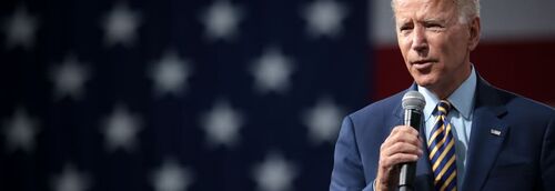 Der designierte US-Präsident Joe Biden will Präsident aller Amerikaner sein und das gespaltene Land wieder vereinen. Damit das auch gelingt, sollten sowohl die US-Regierung als auch die Intellektuellen innovative Strategien entwickeln, die es ermöglichen, Donald Trumps Wähler in die politischen Prozesse der Zukunft einzubeziehen, fordert ZU-Gastprofessor Hans Ulrich Gumbrecht.