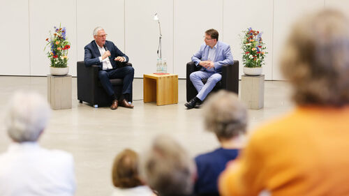 Hendrik Groth, ehemaliger Chefredakteur der Schwäbischen Zeitung, im Gespräch mit Michael Blume