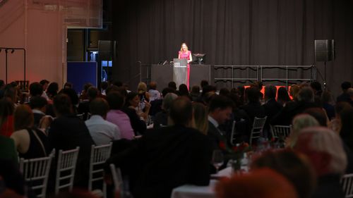 Isabell Fries bei der Graduierungsfeier im Dornier Museum