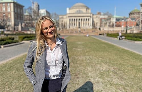 Josefine M. Meibert ist Data Scientist und Wirtschaftsingeneurin der Columbia University. Sie arbeitete als Strategieberaterin in New York und Deutschland.