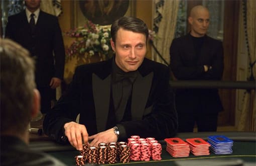 Bond-Bösewicht Le Chiffre spekuliert in "Casino Royale" auf das Schwarmverhalten der Aktionäre.