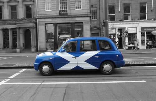 Auch Taxis wurden zur Werbung für die Unabhängigkeit genutzt um in ein "Ganzkörper"-Schottlandkostüm gesteckt. Unter ihrem Spruch "We believe Scotland should be in the driving seat of its own future" versuchten sie, ihre Mitbürger davon zu überzeugen, sich von Großbritannien zu lösen.