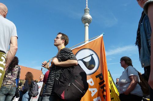 Das bedingungslose Grundeinkommen gilt auch für die Piratenpartei als wichtiges politisches Ziel, schaffte es aber bisher nicht in die breite öffentliche Wahrnehmung.