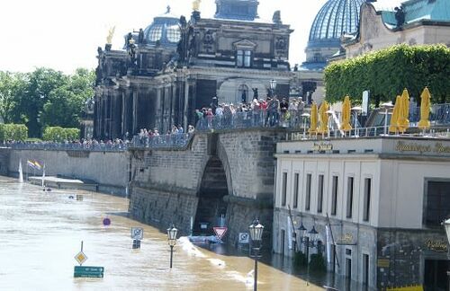Hochwasser am Terrassenufer in Dresden 2013