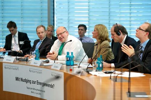 Umweltminister Peter Altmaier diskutierte auf Einladung der Stiftung Marktwirtschaft mit Vertretern aus Wirtschaft und Wissenschaft über Nudging in der Energiewende. 