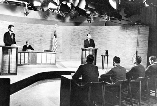 Die US-Wah aus dem Jahr 1960 gilt als Mutter der TV-Duelle: Vier mal standen sich Richard Nixon und John F. Kennedy für eine Stunde gegenüber